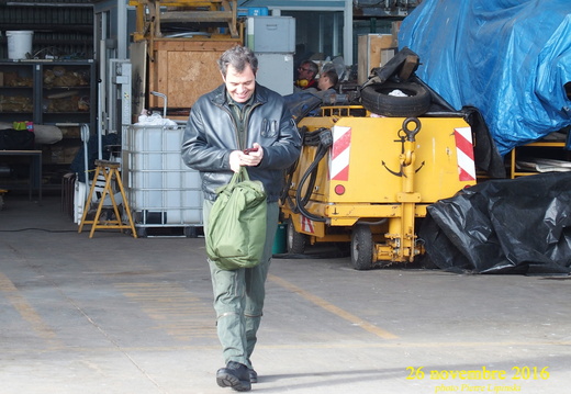 2016 11 26 AlzMar ALZ59 6490 Jean Luc en route vers l&#039;avion 