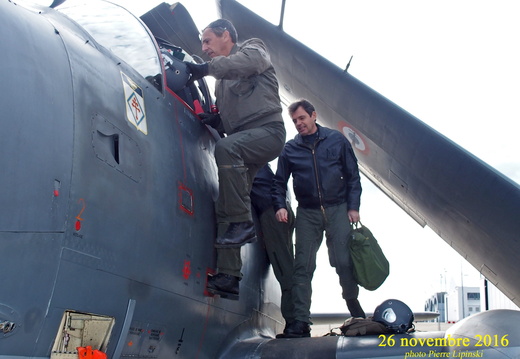 2016 11 26 AlzMar ALZ59 6501 Jano Jean Luc montent à bord 