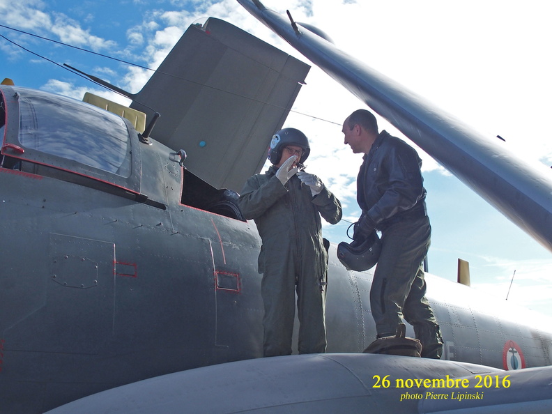 2016 11 26 AlzMar ALZ59 6554 Débriefing sur l'aile.jpg
