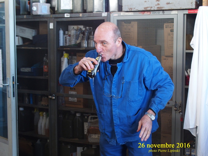2016 11 26 AlzMar ALZ59 6582 ne pas perdre une goutte.jpg