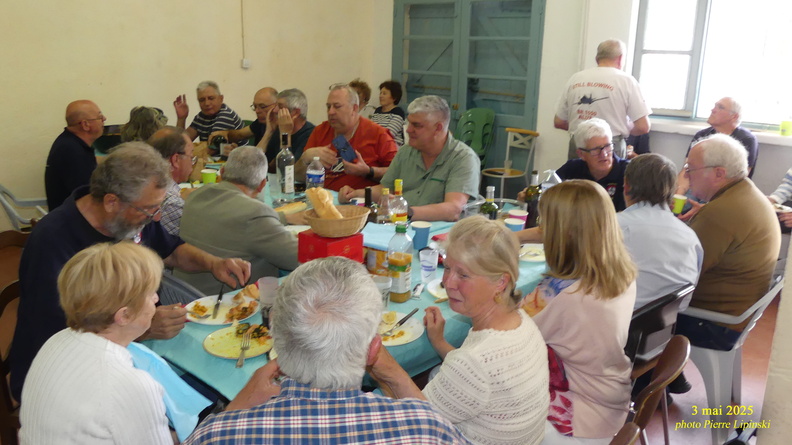 2025 05 03 AlzMar-PL AG P1100318 à table.jpg